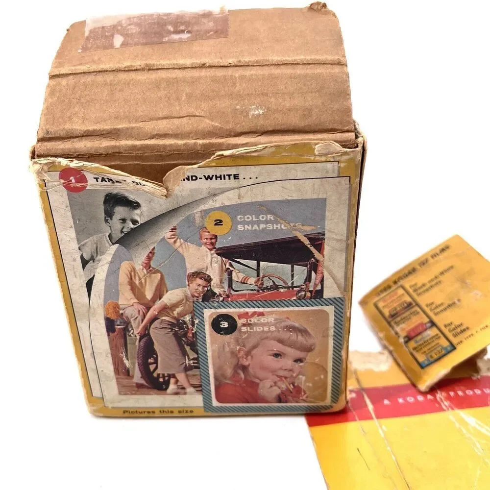 Vintage 1957 Kodak Brownie Starflex Camera with Dakon Lens